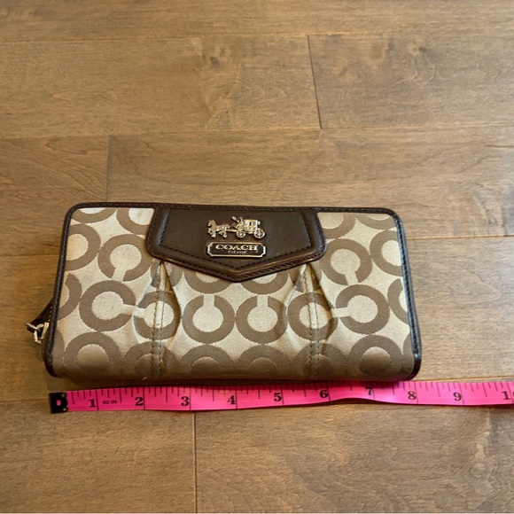 Coach Brown and Tan Signature Wallet - Picture 7 of 8